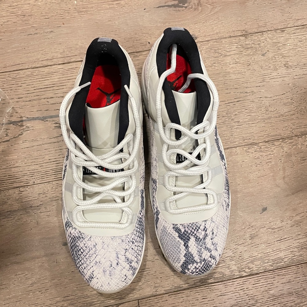 Jordan 11 snake light bone